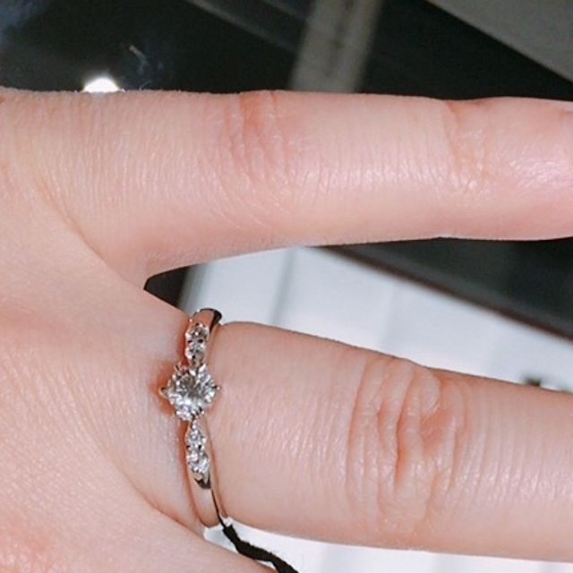 【ラザール ダイヤモンド(LAZARE DIAMOND)の口コミ】 デザインはよくあるタイプのものですが、小さいダイヤの方が好みなのです…