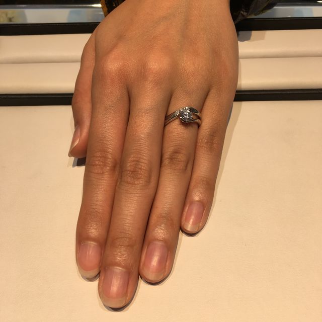 【GALA JEWELRY(ガラジュエリー)の口コミ】 指にとても馴染むカーブと、少しだけついたメレダイヤ、これこそが私の探…