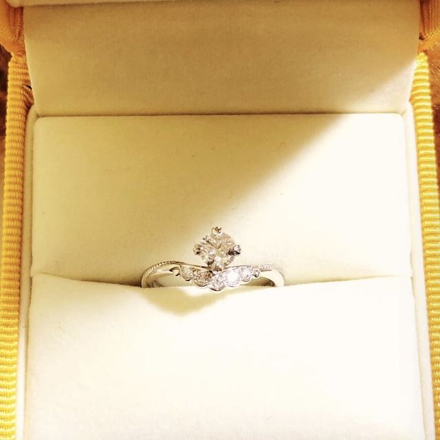 【ケイウノ ブライダル(K.UNO BRIDAL)の口コミ】 フルオーダーとダイヤの持ち込みが出来るというところで決めました。目の…