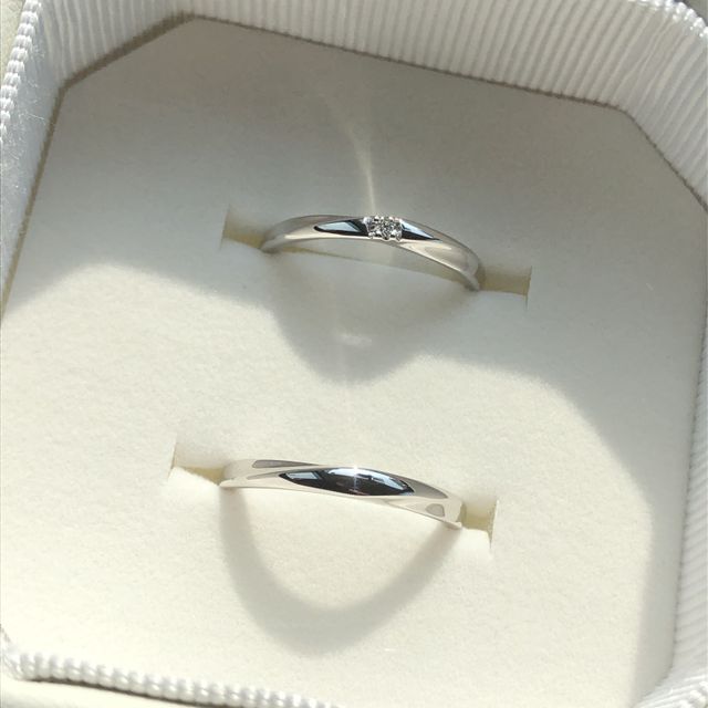 【4℃ BRIDAL(ヨンドシーブライダル)の口コミ】 あまり派手すぎず、それでいて特別感のある指輪を探していました。
個人的…