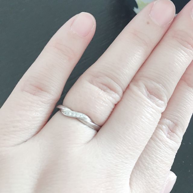 【PROPONERE(プロポネール)の口コミ】 指が短く、真っ直ぐのデザインリングはより短く見えそうで避けていました…
