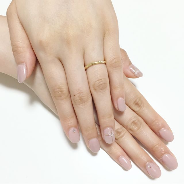 【agete(アガット)の口コミ】 ゴールドのジュエリーしか身につけないので、素材はゴールドと決めてまし…