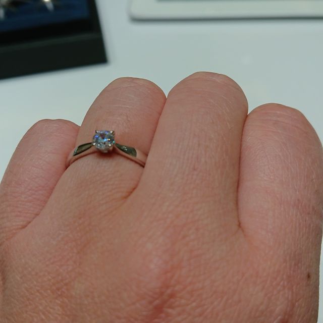 【4℃ BRIDAL(ヨンドシーブライダル)の口コミ】 デザインがとても豊富で、可愛いデザインからシンプルなデザインまで色々…