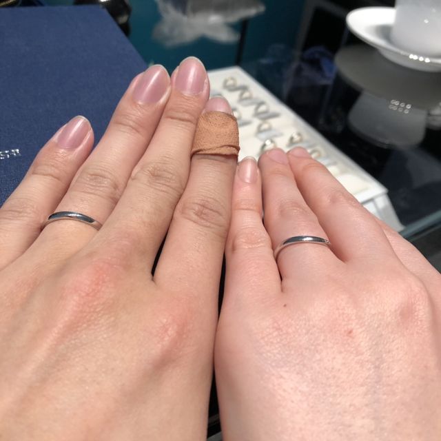 【銀座ダイヤモンドシライシの口コミ】 シンプルなデザインを探しており、要望をスタッフの方に伝えたところ、す…