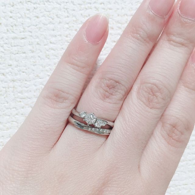 【銀座ダイヤモンドシライシの口コミ】 ・婚約指輪と合わせた際
見た目のバランス
2つのリングの引っ掛かりのなさ…