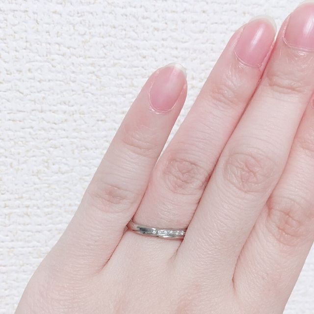 【銀座ダイヤモンドシライシの口コミ】 ・婚約指輪と合わせた際
見た目のバランス
2つのリングの引っ掛かりのなさ…