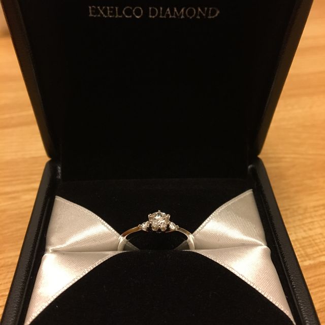 【エクセルコダイヤモンド(EXELCO DIAMOND)の口コミ】 他のブランドも見ましたがデザインが1番気に入りました。ダイヤモンドの質…