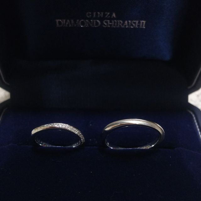 【銀座ダイヤモンドシライシの口コミ】 シンプルすぎず、毎日つけられるようなデザインです。
女性用はメレダイヤ…