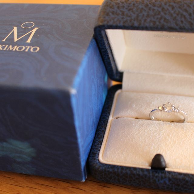 【MIKIMOTO(ミキモト)の口コミ】 リングの太さがダイアの周りにいくにつれて細くなるデザインなので、ゴテ…