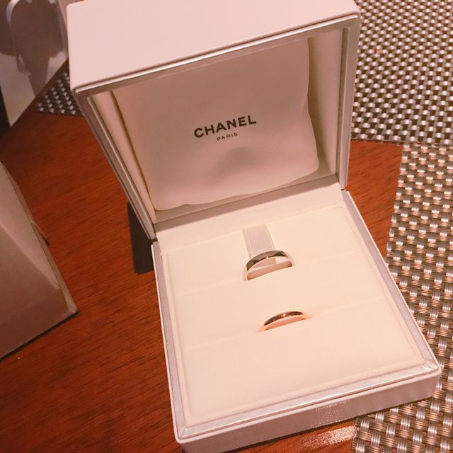 【シャネル(CHANEL)の口コミ】 他店にはあまりない、ピンクゴールドの色味が気に入ったためです。
デザイ…