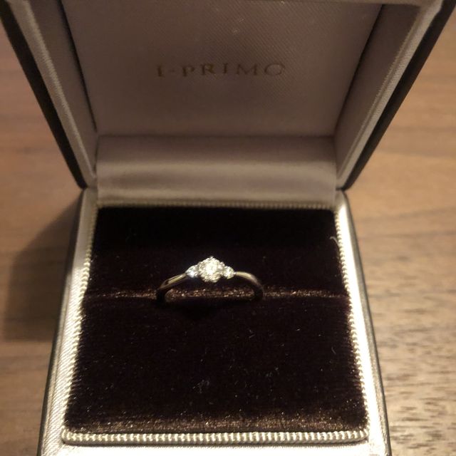 【アイプリモ(I-PRIMO)の口コミ】 華奢なデザインが好きでドナティに決めました。結婚指輪とのデザインと揃…