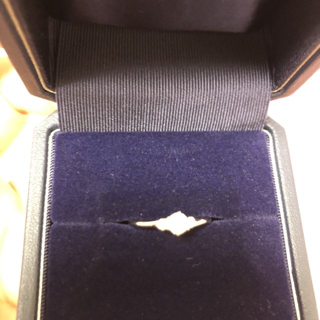 【銀座ダイヤモンドシライシの口コミ】 ダイヤモンドのかがやきが他のお店の指輪に比べてとてもかがやいていたよ…