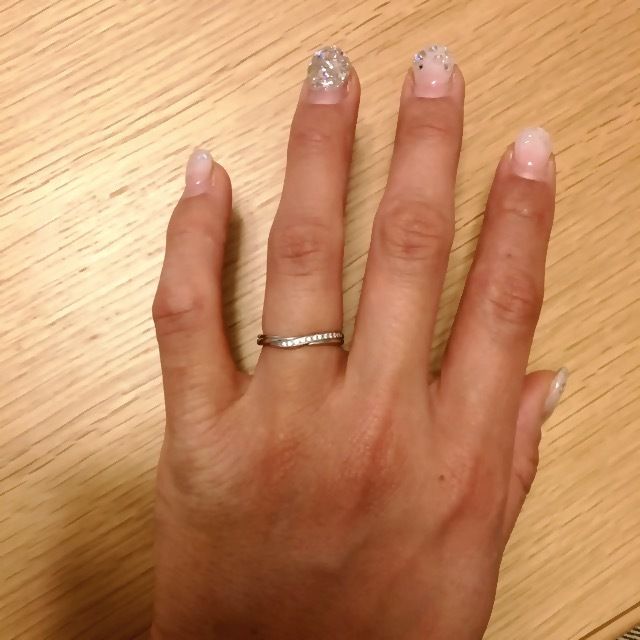 【銀座ダイヤモンドシライシの口コミ】 シンプルでどんな場面でも合いそうなデザイン。また、シンプルなデザイン…