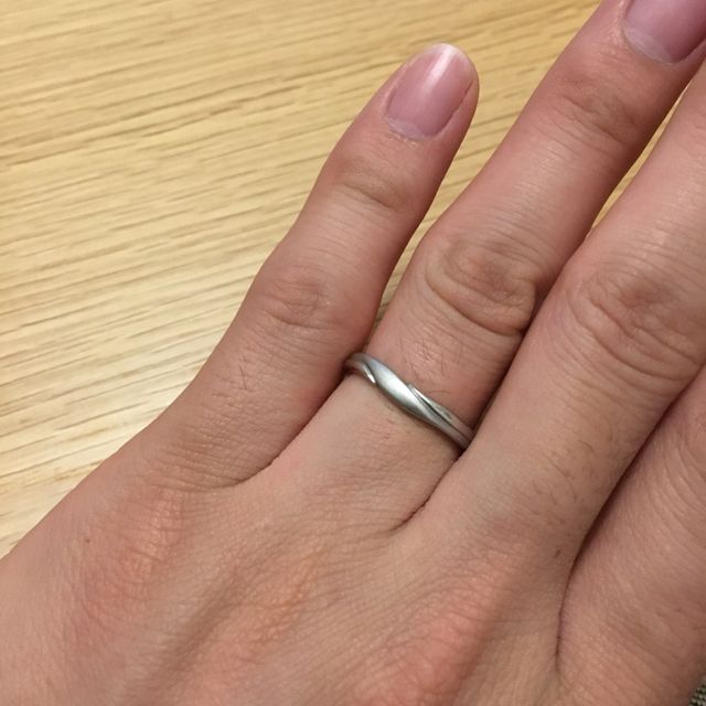 【銀座ダイヤモンドシライシの口コミ】 シンプルでどんな場面でも合いそうなデザイン。また、シンプルなデザイン…