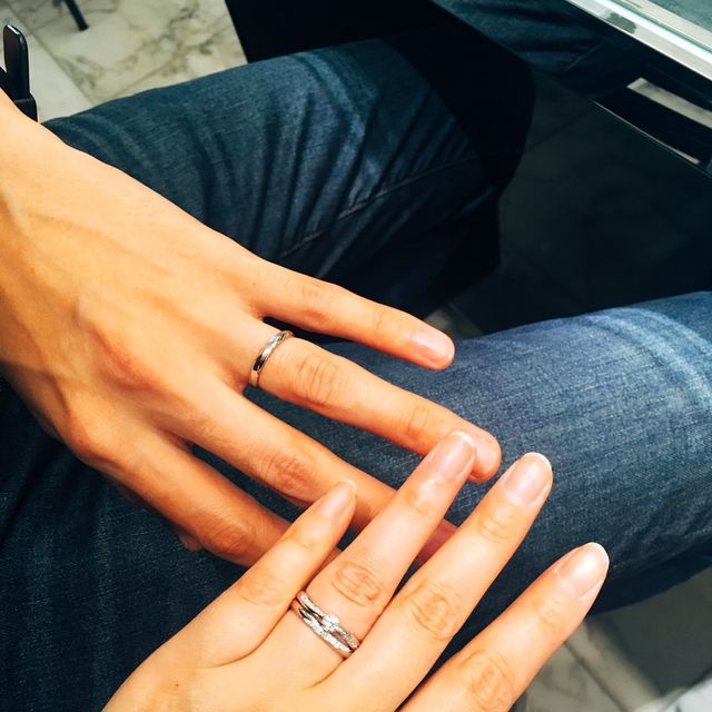 【ラザール ダイヤモンド(LAZARE DIAMOND)の口コミ】 婚約指輪のデザインは、どこから見てもメレダイヤが光輝くデザインで気に…