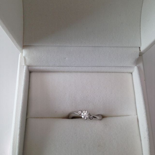 【ギンザタナカブライダル(GINZA TANAKA BRIDAL)の口コミ】 シンプルだけど指に着けた時に存在感があり、かつ上品なデザインが気に入…