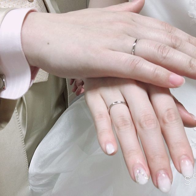 【アイプリモ(I-PRIMO)の口コミ】 元々持っていたペアリングがウェーブデザインだったので、結婚指輪はスト…
