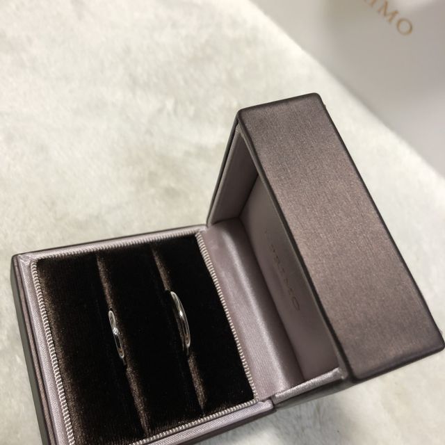 【アイプリモ(I-PRIMO)の口コミ】 元々持っていたペアリングがウェーブデザインだったので、結婚指輪はスト…