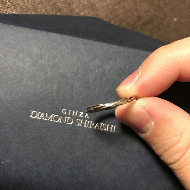 【銀座ダイヤモンドシライシの口コミ】 指輪のデザイン
ウェーブのかかっている指輪がよかったので、V字ラインの…