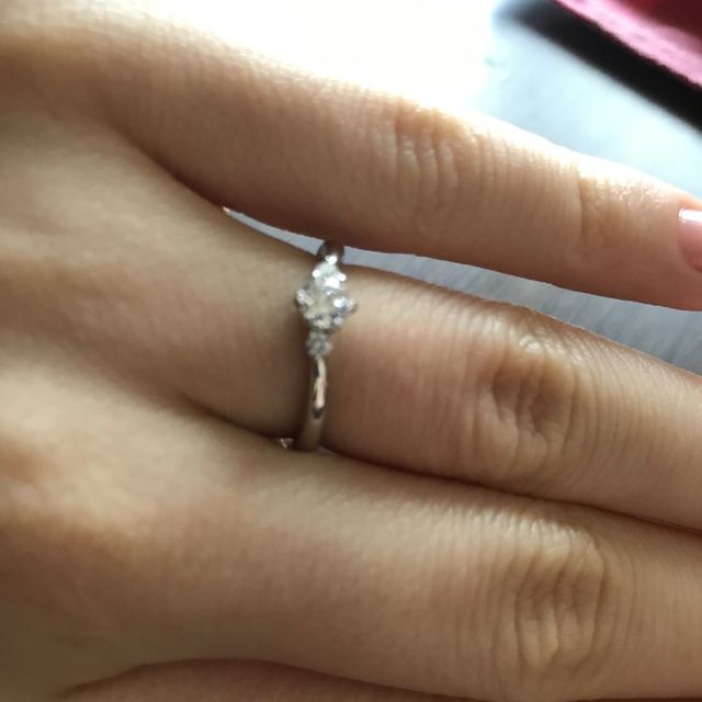【アイプリモ(I-PRIMO)の口コミ】 ダイヤが綺麗ですごくいいとおもいました。そしてなによりそのダイヤをつ…