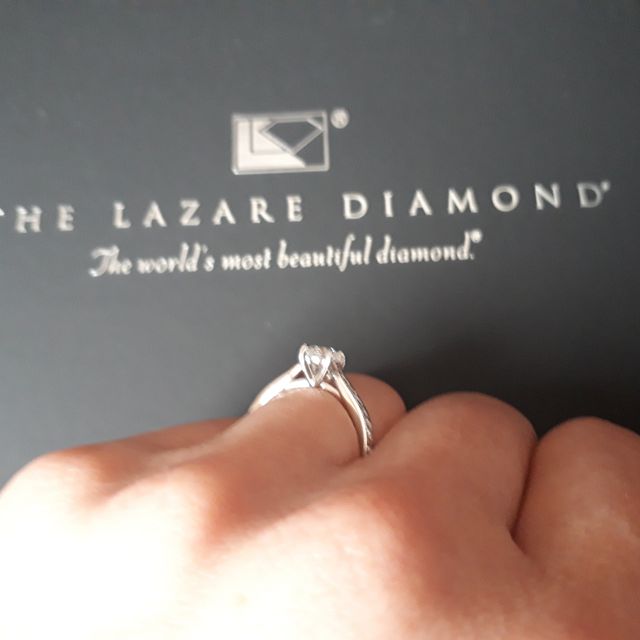 【ラザール ダイヤモンド(LAZARE DIAMOND)の口コミ】 お店をいくつか見てまわり、ラザールダイヤモンドの歴史やダイヤについて…