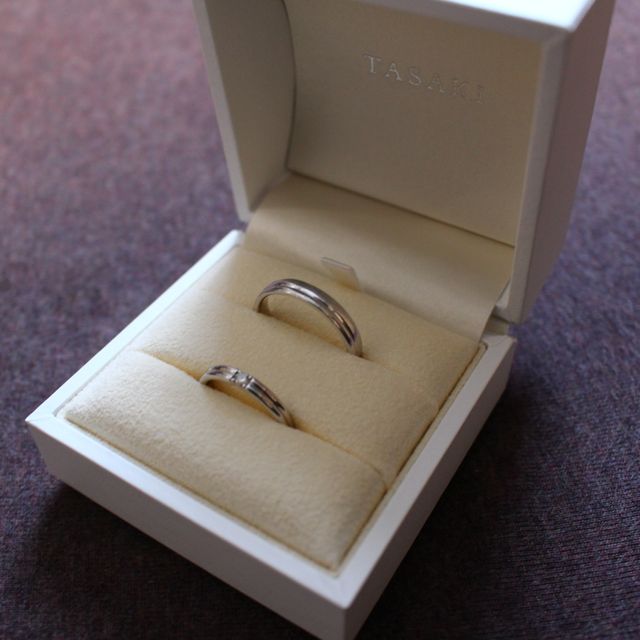 【TASAKI(タサキ)の口コミ】 夫婦ともに丈夫な指をしているので、リング全体に力強さがあって、かつ、…