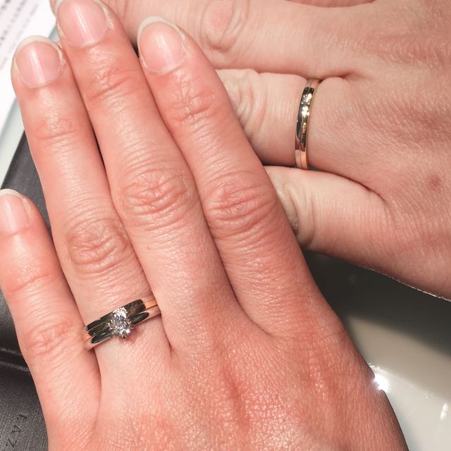 【ラザール ダイヤモンド(LAZARE DIAMOND)の口コミ】 デザインを選ぶ際、イメージしやすい様に実際のダイヤモンドを地金に乗せ…