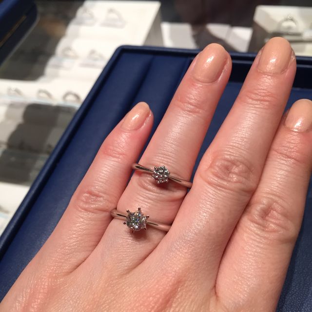 【銀座ダイヤモンドシライシの口コミ】 The婚約指輪という感じでシンプルですが飽きがこずにずっと付けれる指輪だ…