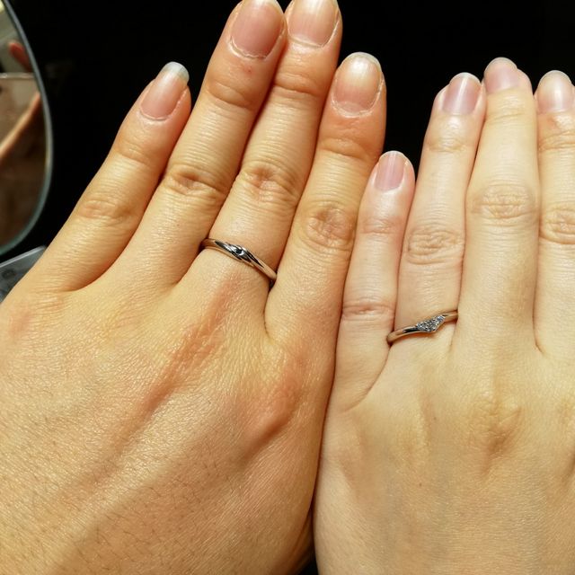 【エクセルコダイヤモンド(EXELCO DIAMOND)の口コミ】 奥さん側の指輪については、綺麗なダイヤが３つ付いていること、婚約指輪…