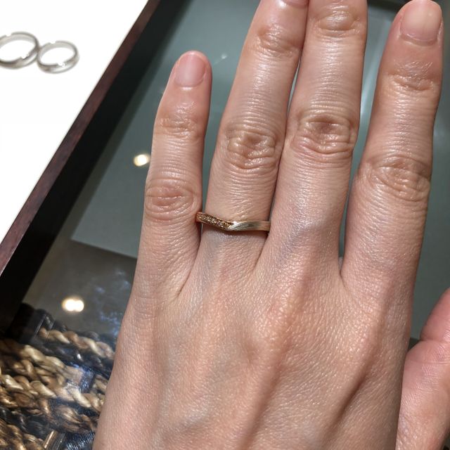 【杢目金屋(もくめがねや)の口コミ】 二人同じ木目の金属板からつくるというコンセプトがあり、世界に一つだけ…