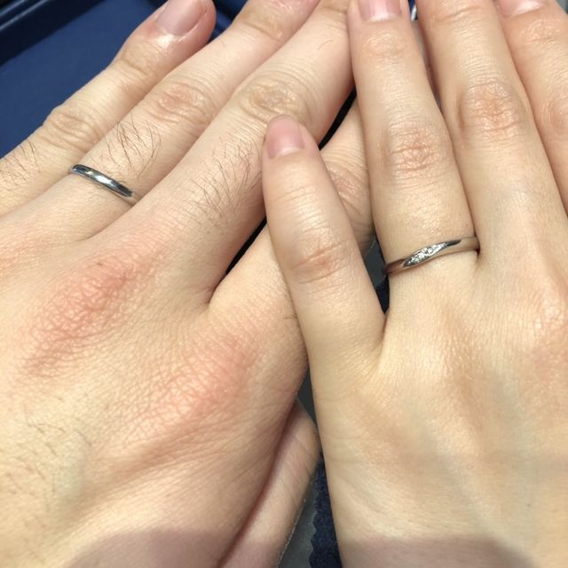 【銀座ダイヤモンドシライシの口コミ】 ダイヤモンドが入っているが派手過ぎないデザインであること、ダイヤが埋…