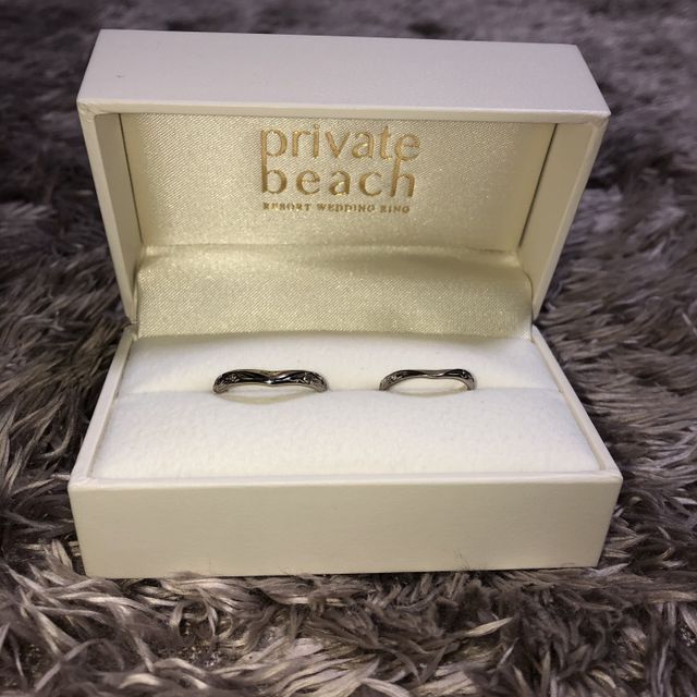 【PRIVATE BEACH(プライベートビーチ)の口コミ】 AOULIとゆうデザインは、指輪全体にデザインが彫られてないので他のデザイ…