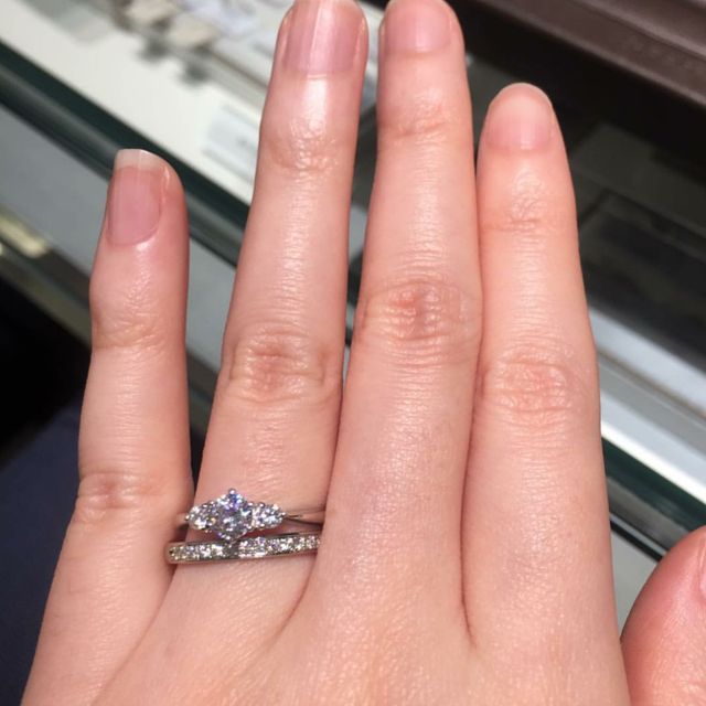 【アイプリモ(I-PRIMO)の口コミ】 シンプルだけれど、女性らしい曲線でした。
普段は裏返して使い、晴れの日…