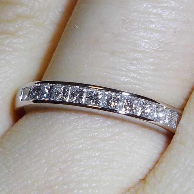 【ティファニー(Tiffany & Co.)の口コミ】 婚約指輪が同じブランドのリングだったので、結婚指輪もそれに合わせて購…