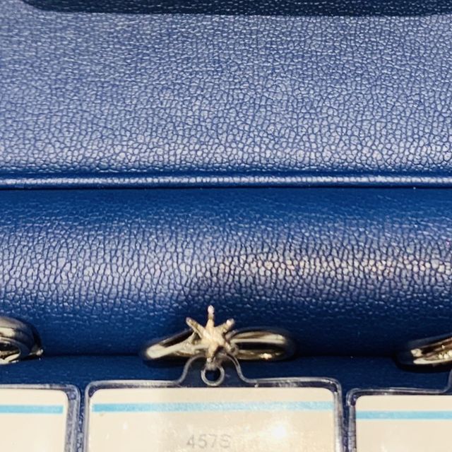 【銀座ダイヤモンドシライシの口コミ】 結婚指輪は、ストレートよりも、少しデザイン性のある形が良かったので、…