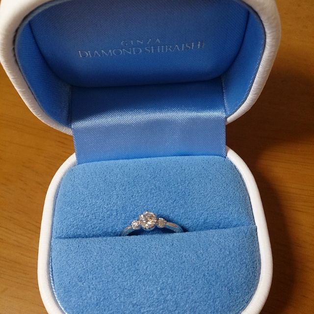 【銀座ダイヤモンドシライシの口コミ】 石と台座とを別々に選ぶ半オーダーメイドだったので、お店に着いてダイヤ…