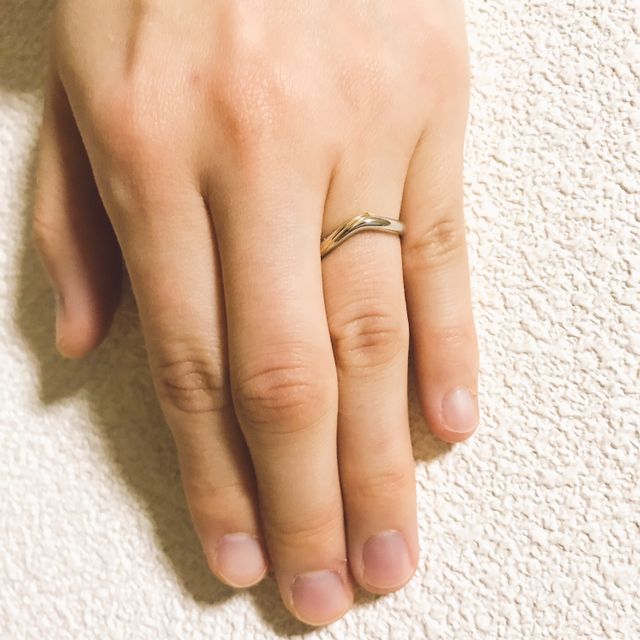 【アイプリモ(I-PRIMO)の口コミ】 普段使いができるように石なしのデザインを探していました。
指が太く、似…