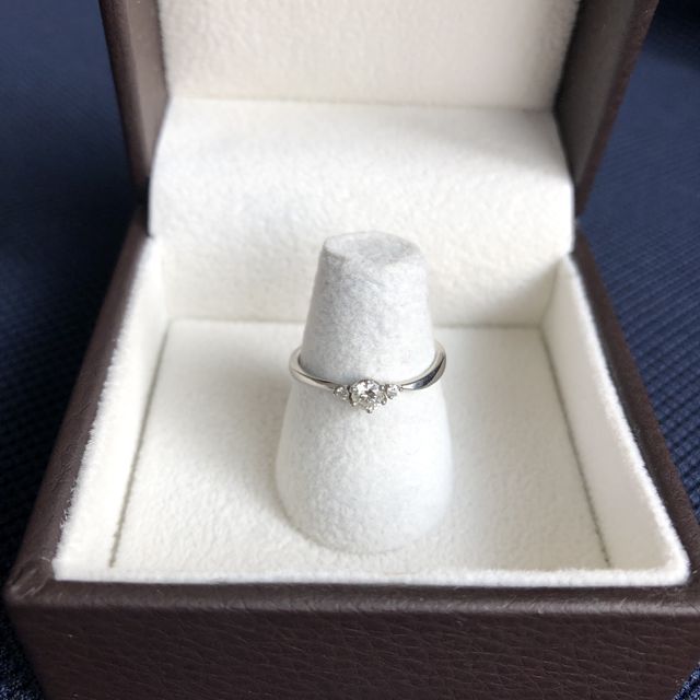 【ミルフローラ(Milluflora)の口コミ】 元々、大事に身に付けていたネックレスがシンプルなデザインだった為、指…