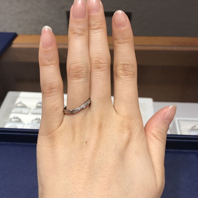 【銀座ダイヤモンドシライシの口コミ】 こちらのブランドは、とにかくどれを見てもダイヤが美しく、品質がとても…