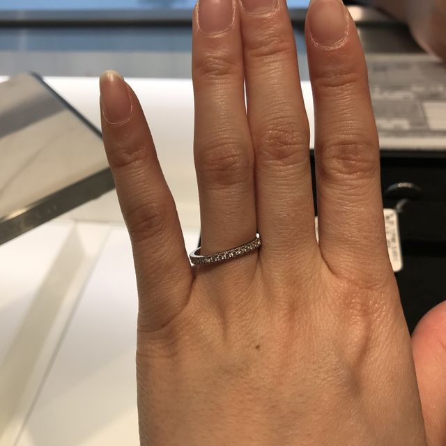 【ケイウノ ブライダル(K.UNO BRIDAL)の口コミ】 他のデザインより少し値段が高いエタニティリングも、このお店はとても安…