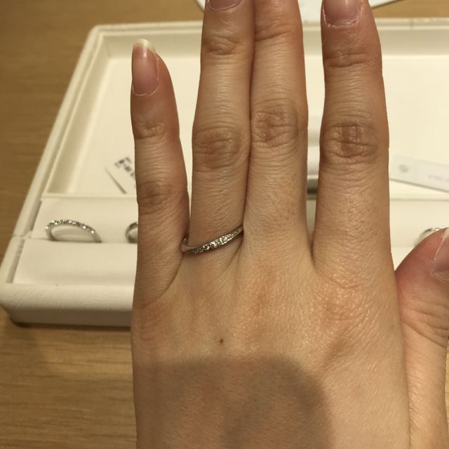 【エクセルコダイヤモンド(EXELCO DIAMOND)の口コミ】 ミル打ちがきれいな指輪が多いです。指輪表面に入ったミル打ちだけでなく…