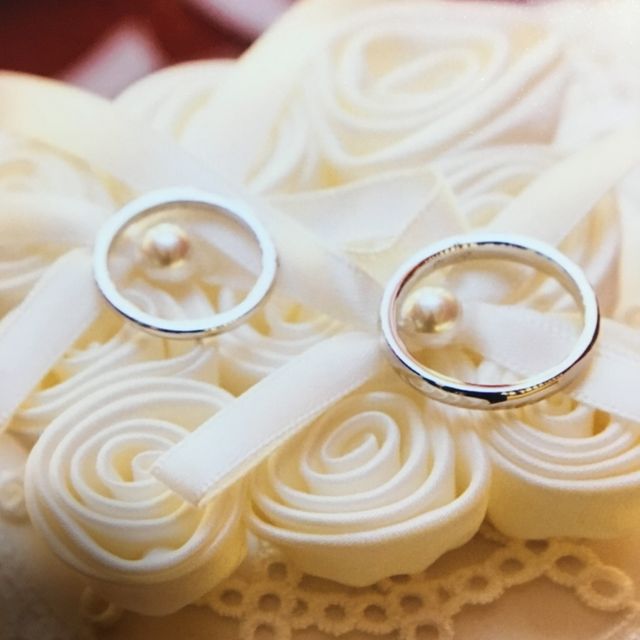 【4℃ BRIDAL(ヨンドシーブライダル)の口コミ】 冠婚葬祭時などに派手な指輪は嫌だなと思っていたので、シンプルでごちゃ…