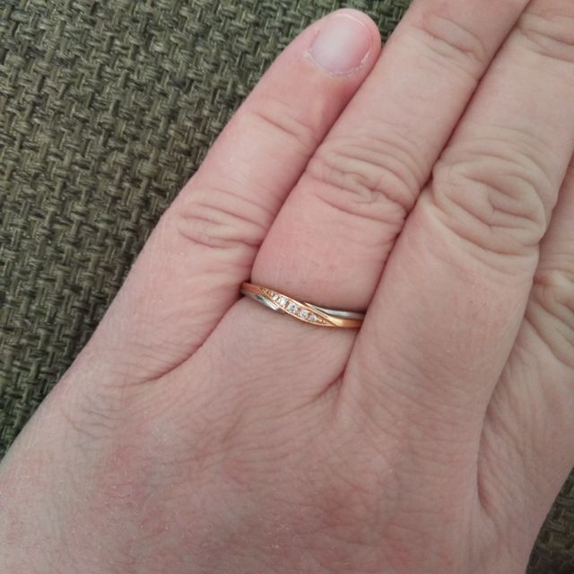 【銀座ダイヤモンドシライシの口コミ】 ストレートデザインではないものがよかったのでいくつか候補を見せてもら…