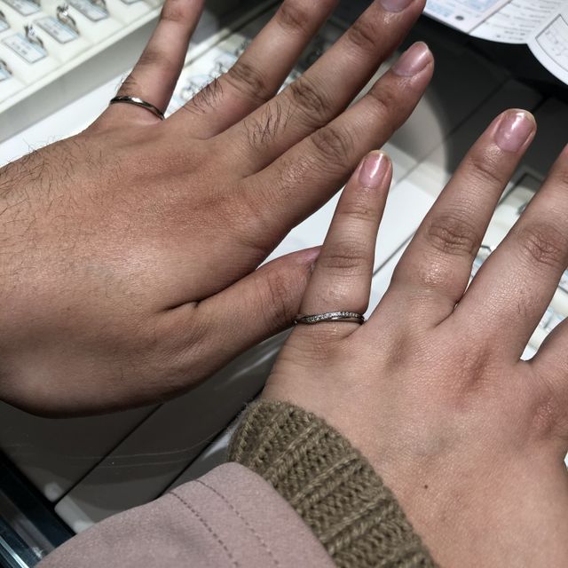 【銀座ダイヤモンドシライシの口コミ】 Vラインの指輪が欲しかったのでとても気に入りました。
ダイヤモンドもた…