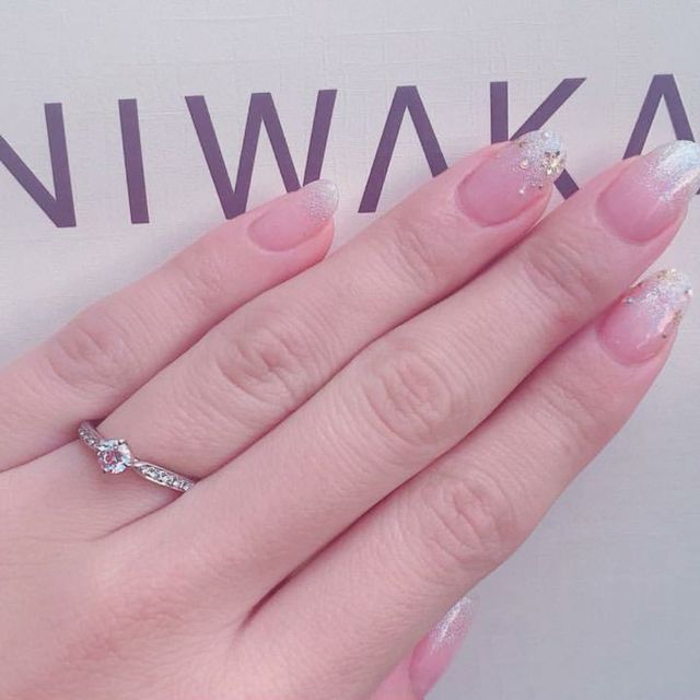 【俄(にわか)の口コミ】 大小様々なダイヤが配置されており、輝きに動きがあってとても綺麗でした…