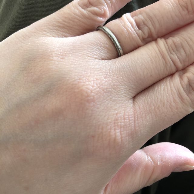 【ティファニー(Tiffany & Co.)の口コミ】 シンプルでもデザイン性もあり、飽きのこないものです。素材はプラチナ950…