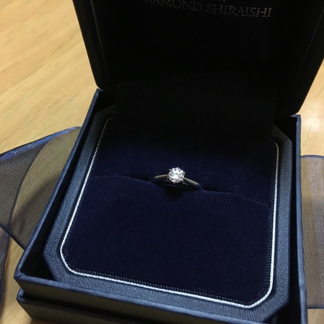 【銀座ダイヤモンドシライシの口コミ】 指輪のコンセプトや手を取り合ったところをイメージしたデザインがとても…