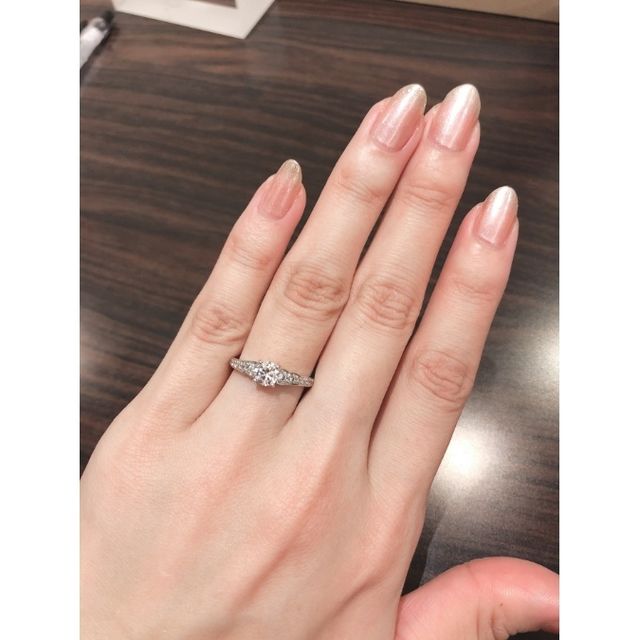 【ジュエリーパリの口コミ】 つけ心地はとてもよく、普段からマリッジリングと重ね付けしても派手過ぎ…
