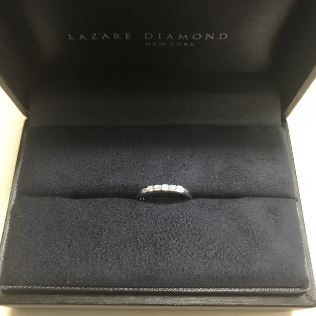 【ラザール ダイヤモンド(LAZARE DIAMOND)の口コミ】 セットでつけた時に可愛い組合せが良くて、エンゲージをシンプルにした方…