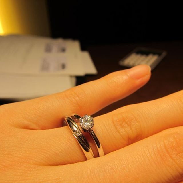 【4℃ BRIDAL(ヨンドシーブライダル)の口コミ】 シンプルでなおかつダイヤにこだわりたくて妥協したくなかったのでこの指…